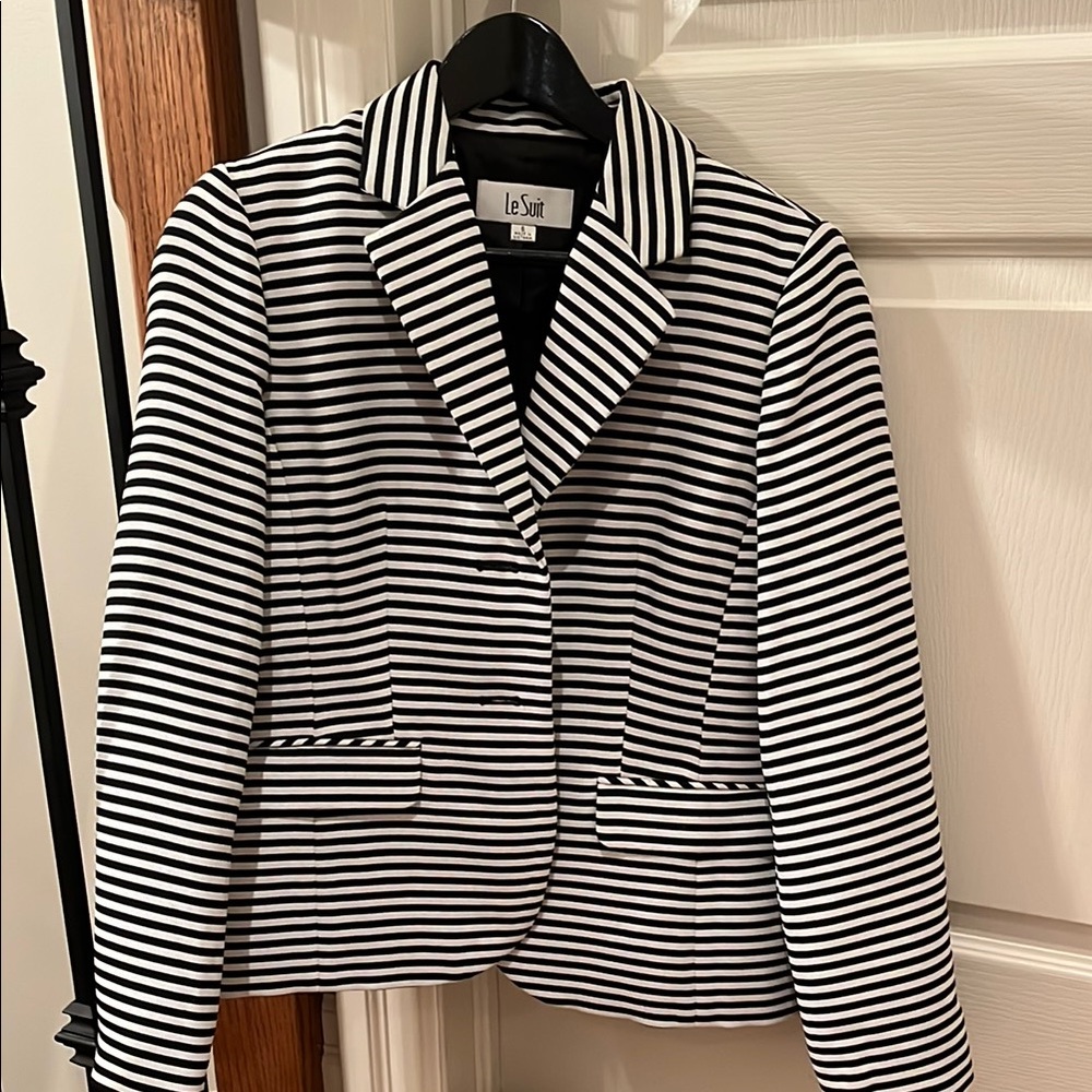 Le Suit Black and White Striped Blazer Tailored Fit